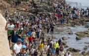 Tras la invasión de decenas de miles de marroquíes y subsaharianos, los 85.000 habitantes de Ceuta dudan sobre el futuro de su ciudad y miran alternativas que incluyen vender sus propiedades y trasladarse al continente.