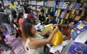 Las papelerías amplían horarios y ofrecen promociones para captar a las familias que todavía deben completar sus compras escolares.