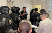 El operativo incluyó allanamientos en una unidad policial y en el domicilio del uniformado investigado por los supuestos cobros.