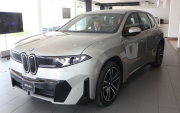 Vista exterior del BMW iX3, con sus principales elementos de diseño.