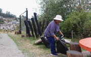 Gabriela Sigcha, en el parque de las calles Humberto Albornoz y Capillaucu, en la Comuna de Santa Clara de San Millán.