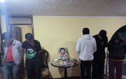 Ejército allana vivienda en Quito y encuentra drogas, armas e imágenes de Pablo Escobar