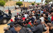 Un campamento temporal para migrantes que permanecen todavía en el territorio un mes después de la entrada de más de 70.000 personas a través de la frontera con Marruecos.