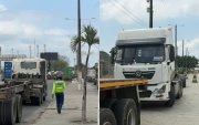 Agentes de tránsito emitieron multas a conductores de vehículos pesados en el sur de Guayaquil.