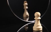 El ego puede ser una fuente de confianza, pero también convertirse en egocentrismo cuando domina las decisiones.