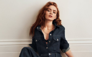 La actriz Sadie Sink aparece en los nuevos videos de Calvin Klein inspirados en la cultura pop de los años 2000.