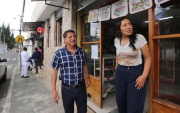 Fernando Adame y Maribel Sandoval, vecinos de la Atahualpa, barrio del sur, que organizan programas como las fiestas de Quito, Día del Niño, etc.