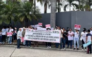 Familiares y pacientes con fibrosis quística han realizado varios plantones para exigir la entrega de medicamentos.