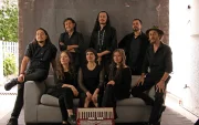 Los Peñafiel son Sebastián Oviedo, Antonio Cilio, Carlos Medina, Danny Mayorga, Juan Moll, Isa Sáenz, Lumazul y Kriss Cilio.