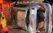 El vehículo se impactó contra el muro de una vivienda en San Carlos, en Quito.
