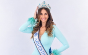 El vestido de la argentina Alina Akserald, con Lionel Messi como inspiración, ha sido ampliamente comentado.