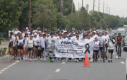 La marcha en memoria de Mónica Martinich recorrió la avenida Samborondón, donde un conductor la atropelló y huyó sin darle asistencia.