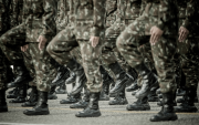 Militares y policías podrán actuar bajo nuevas reglas de apoyo complementario contra la delincuencia y el crimen organizado en Ecuador.