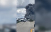 Un avión de carga se estrelló al salirse de la pista después de aterrizar este domingo 6 de septiembre en el Aeropuerto Internacional de Miami, Estados Unidos.