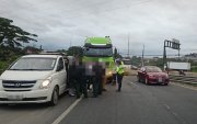 Choque entre tráiler y auto causó congestión este lunes en la vía a Daule.