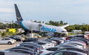 Un avión de carga de Amazon Prime Air fue captado este 6 de septiembre luego de que se saliera de pista y se estrellara tras aterrizar en el en el Aeropuerto Internacional de Miami, en Miami (FL, EE.UU.).
