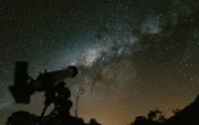 El equinoccio marca el momento en que el Sol cruza el ecuador celeste y da inicio al otoño astronómico en el hemisferio norte.