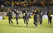 Los rostros serios de los jugadores toreros tras el cotejo ante Aucas, pese a rescatar un valioso punto.