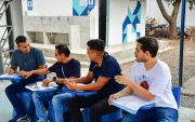 La capacitación es obligatoria y tiene carácter presencial. Los puntos habilitados pueden consultarse en los canales oficiales del CNE, según la ubicación de cada ciudadano.