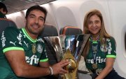 Leila Pereira (d), presidenta de Palmeiras, en la consecución de uno de los títulos brasileños.