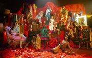 El elenco de Se vale todo combina danza, música y teatro en una puesta en escena dirigida por Pedro Moscoso