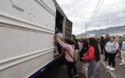 El pasado 5 de mayo, el paro de buses obligó a cientos de quiteños a utilizar camiones y otros medios alternativos.