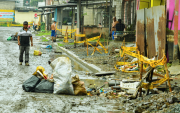 La acumulación de basura en canales de drenaje y alcantarillas puede dificultar la evacuación del agua durante lluvias intensas en Guayaquil.