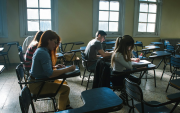 Referencial.Estudiantes rinden evaluaciones en aulas de Ecuador, en medio de resultados de las pruebas PISA.