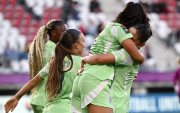 Italia celebra su clasificación a los octavos de final.