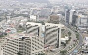 Hay que resolver: primero, y, ante todo, la necesidad de planificar el desarrollo de la ciudad y articularla con su entorno circundante, fortaleciendo la coordinación entre las instituciones y promoviendo la participación ciudadana.