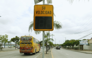 El control de velocidad busca reducir los riesgos en las vías, pero su aplicación requiere radares confiables, límites adecuados y controles transparentes.
