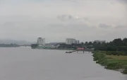 El río Guayas forma parte del paisaje de La Puntilla, pero todavía está poco integrado a la movilidad y la vida urbana.