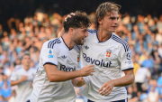 El Como celebra su triunfo 4-1 sobre Genoa, su última victoria antes del histórico debut ante RB Leipzig en la Champions League.