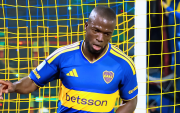 Enner Valencia celebrando su gol con Boca Juniors.