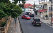 El vehículo Aveo rojo fue interceptado inicialmente en Los Ceibos.