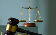 La decisión del Consejo de la Judicatura de eliminar la unidad especializada contra la corrupción y el crimen organizado genera debate sobre el futuro de la justicia en Ecuador.