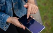 La tendencia ‘pheromone maxxing’ gana espacio en TikTok pese a las críticas.