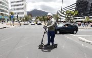La regulación de scooters y motos eléctricas en Quito contempla sanciones y controles para mejorar la seguridad vial de peatones y conductores.