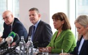 Los líderes nacionalistas John Swinney (Escocia), Rhun ap Iorwerth (Gales), Mary Lou McDonald y Michelle O'Neill (Irlanda del Norte) en Cardiff, el 14 de septiembre de 2026.