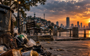 El abandono urbano y la acumulación de basura reflejan el deterioro de una ciudad que reclama mayor atención y planificación.