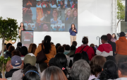 Presentación de programas inclusivos en Ecuador, con énfasis en becas para mujeres y personas LGBTI+.