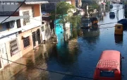 La marea alta ha provocado acumulación de agua en calles de Guayaquil durante los últimos días.