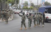 Militares durante un operativo en una zona de Durán, en la provincia de Guayas.
