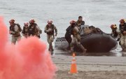 Integrantes de fuerzas navales de varios países realizan un ejercicio de asistencia humanitaria