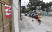 Autoridades allanaron un inmueble en Urdesa que funcionaría como una presunta casa de citas.