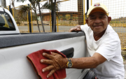 El Cholo llevaba más de 36 años lavando y cuidando carros en el Monumental.