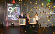 Celebración de aniversario de la Cámara de Industrias de Guayaquil se entregó garladón a Holcim y Cervecería Nacional.