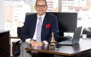 Es el gerente General de la Bolsa de Valores de QuitO. Es Economista, por el Instituto Tecnológico de Estudios Superiores de Monterrey, México.