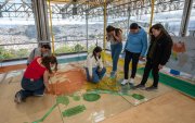 La muestra se realiza en el marco de los 20 años de Yaku y los 66 años de la empresa municipal.