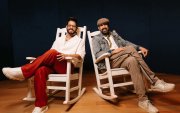 El videoclip del tema se estrenó en Youtube el viernes 18 de septiembre y es protagonizado por ambos artistas.
